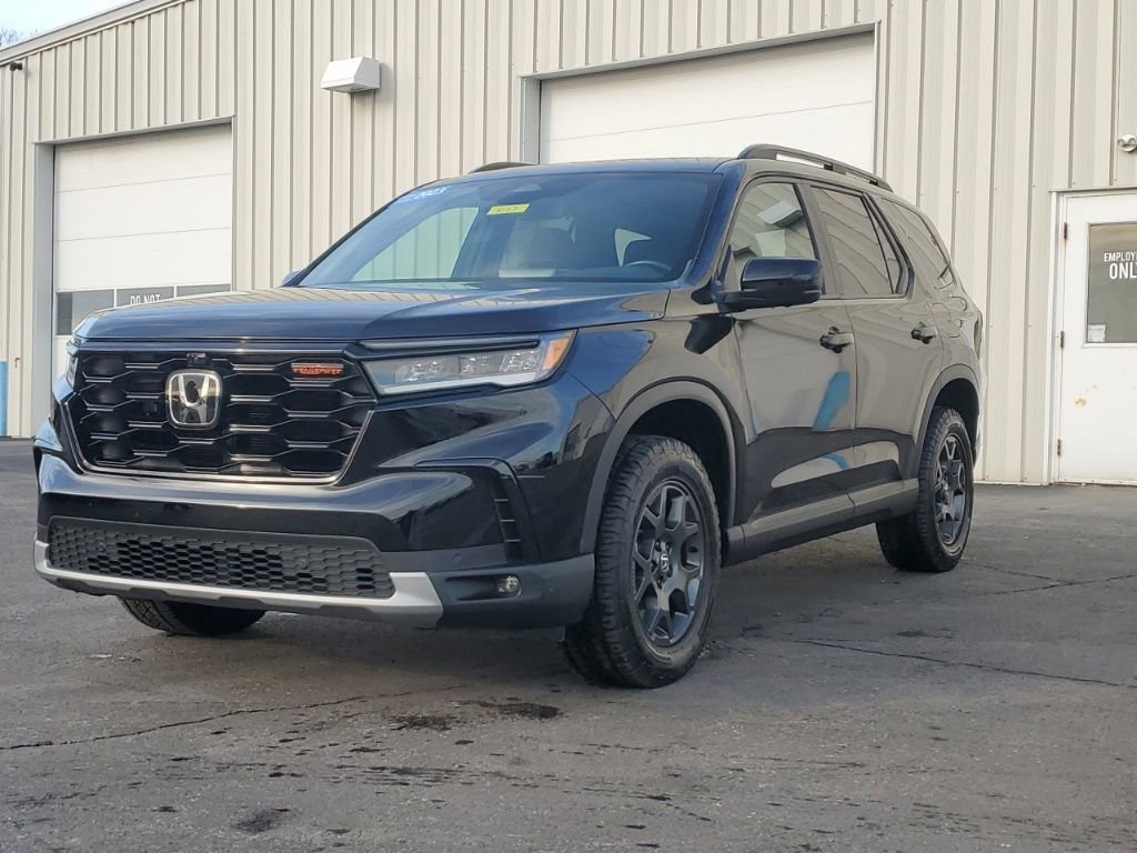 Certified 2023 Honda Pilot TrailSport image 3
