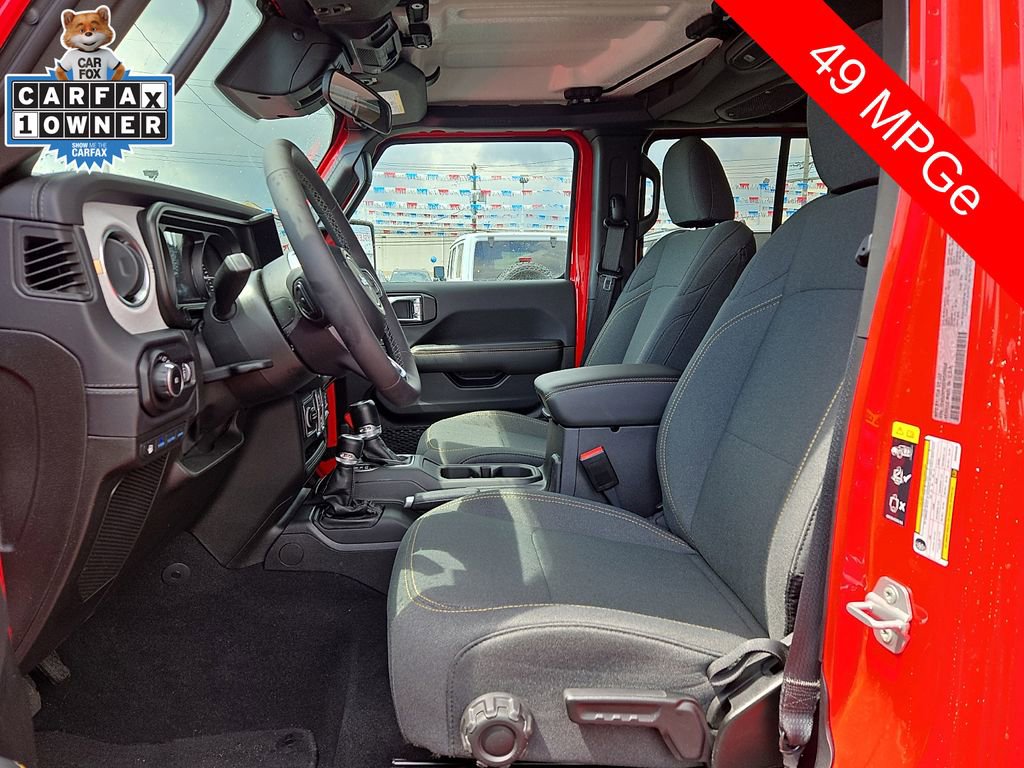 Used 2025 Jeep Wrangler Unlimited Sahara w/ Safety Group AWD/4WD image 13