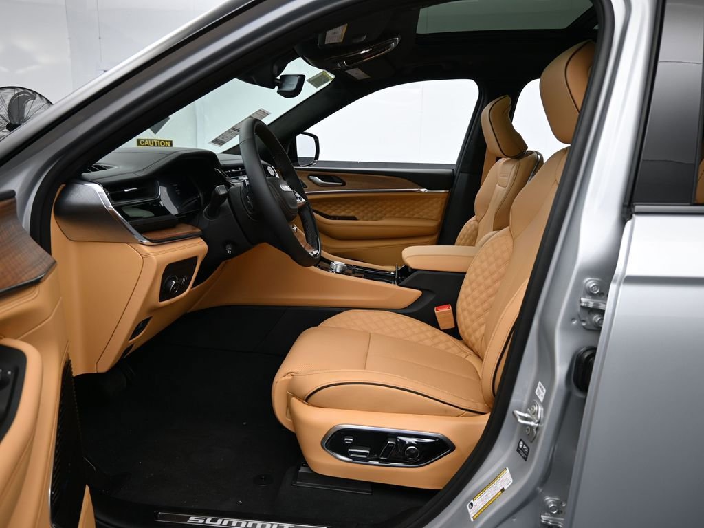 New 2025 Jeep Grand Cherokee Summit image 12