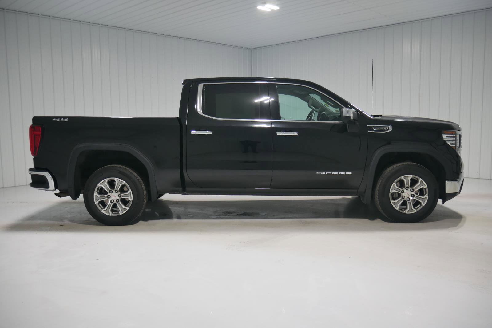 Used 2024 GMC Sierra 1500 SLT image 4