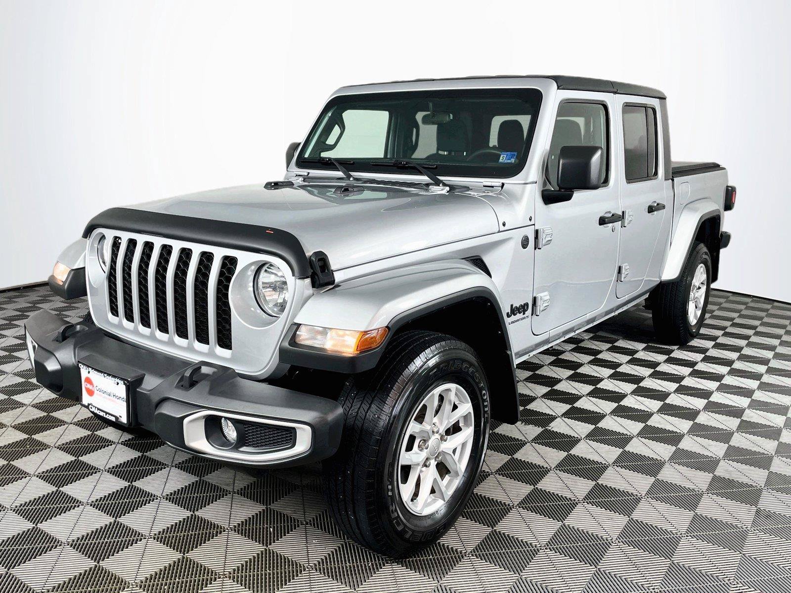 Used 2023 Jeep Gladiator Sport AWD/4WD image 3
