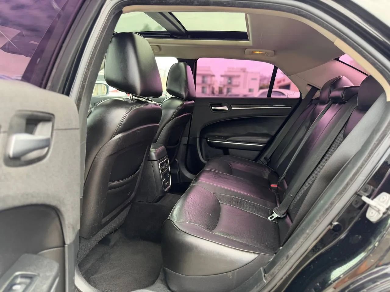 Used 2018 Chrysler 300 Limited RWD image 27
