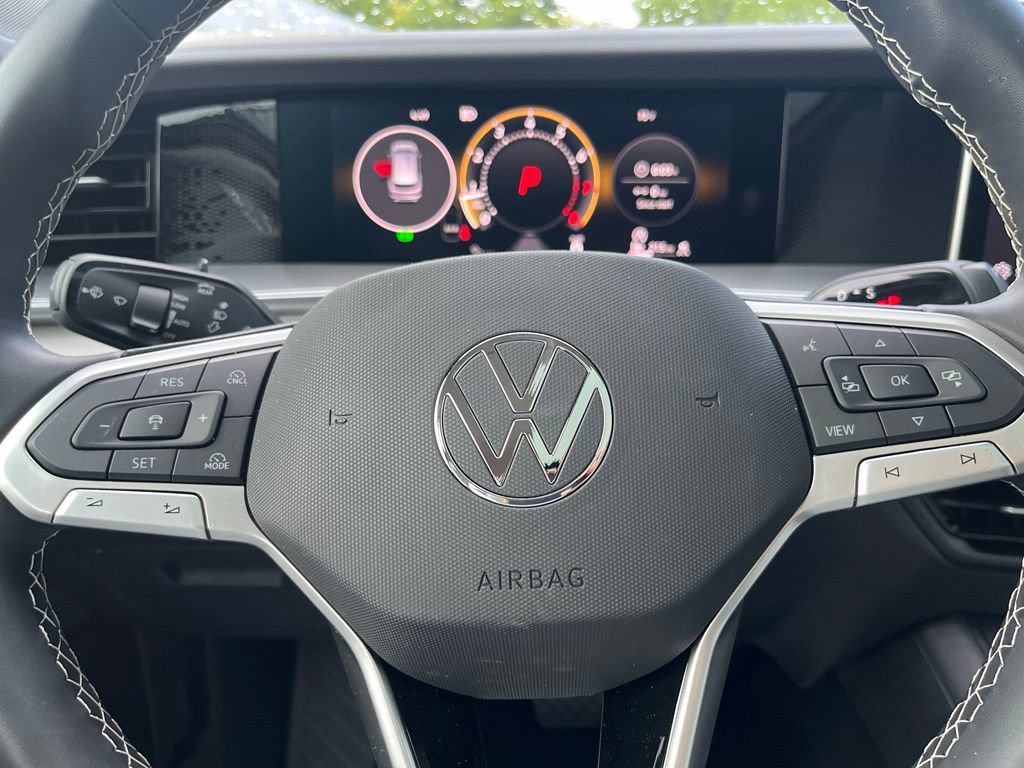 Certified 2025 Volkswagen Tiguan SE w/ Panoramic Sunroof Package AWD/4WD image 20