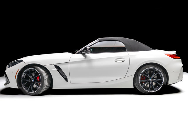 Used 2025 BMW Z4 M40i w/ Edition image 35
