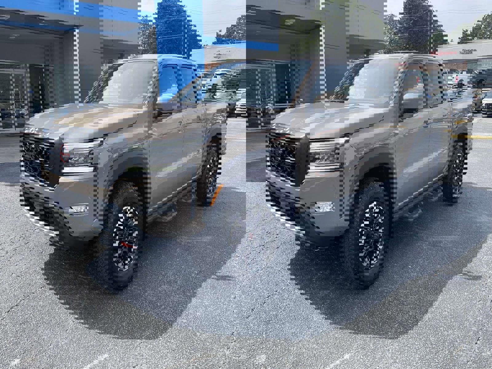 Used 2023 Nissan Frontier PRO-4X w/ Pro Convenience Package image 7