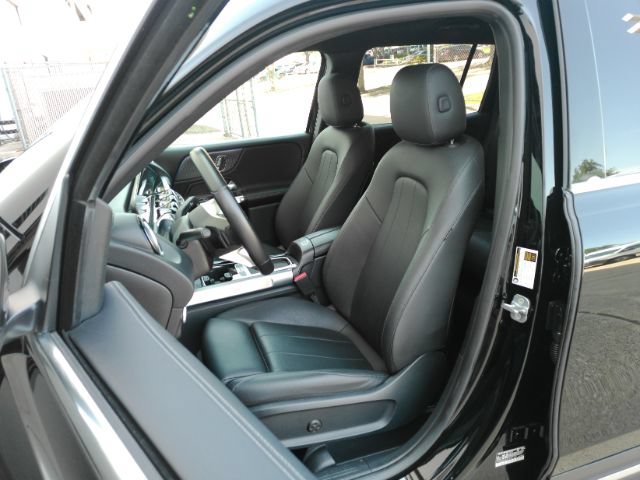 Used 2024 Mercedes-Benz GLB 250 w/ Exclusive Package image 6