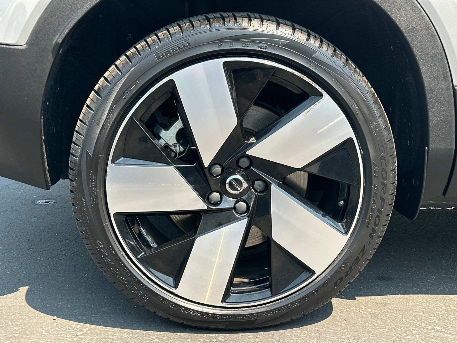 Certified 2023 Volvo XC40 Recharge Ultimate image 27