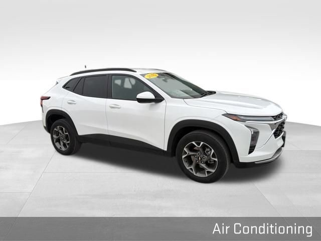 Used 2025 Chevrolet Trax LT w/ LT Convenience Package image 20