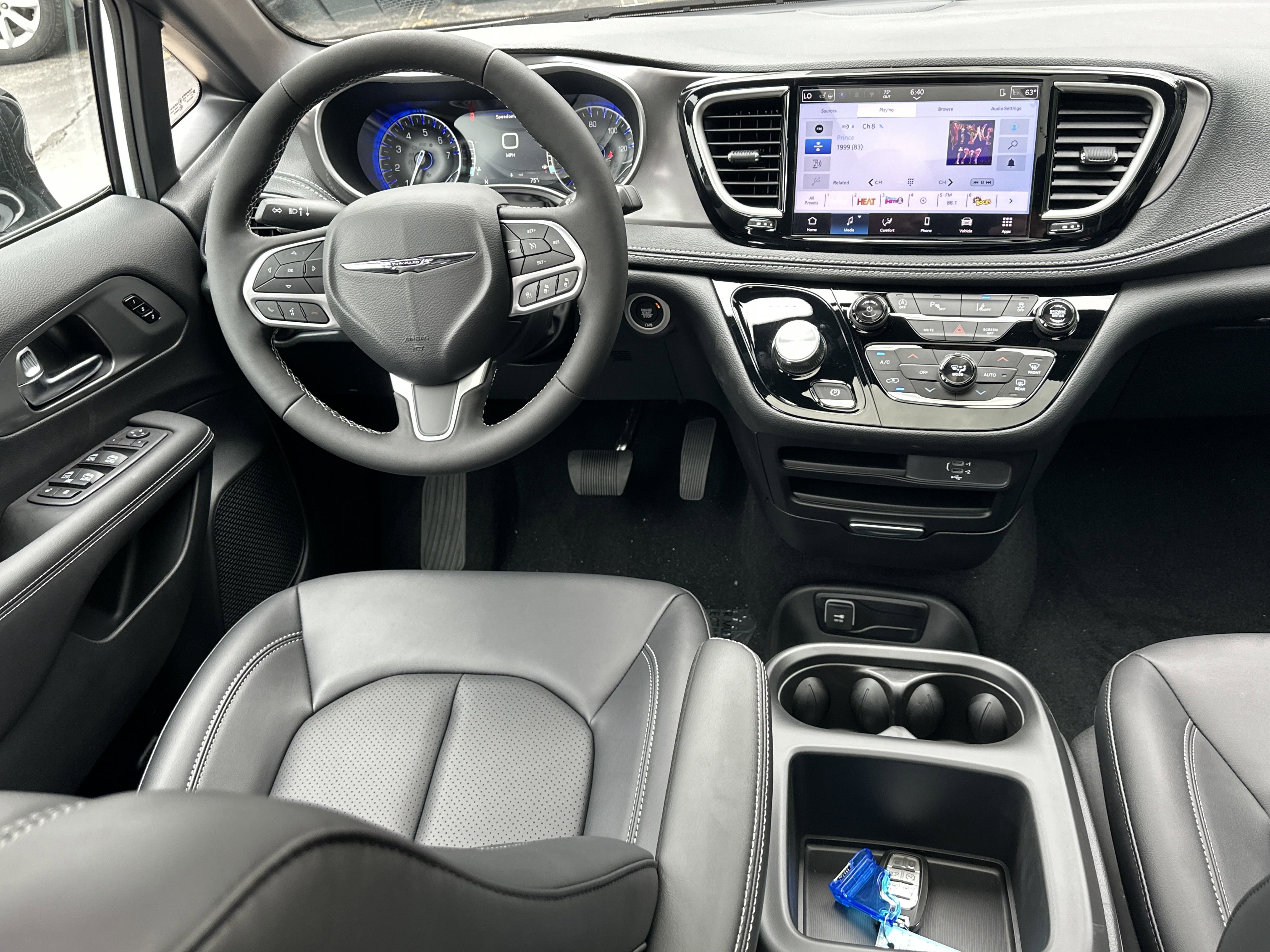 New 2026 Chrysler Pacifica Select image 33