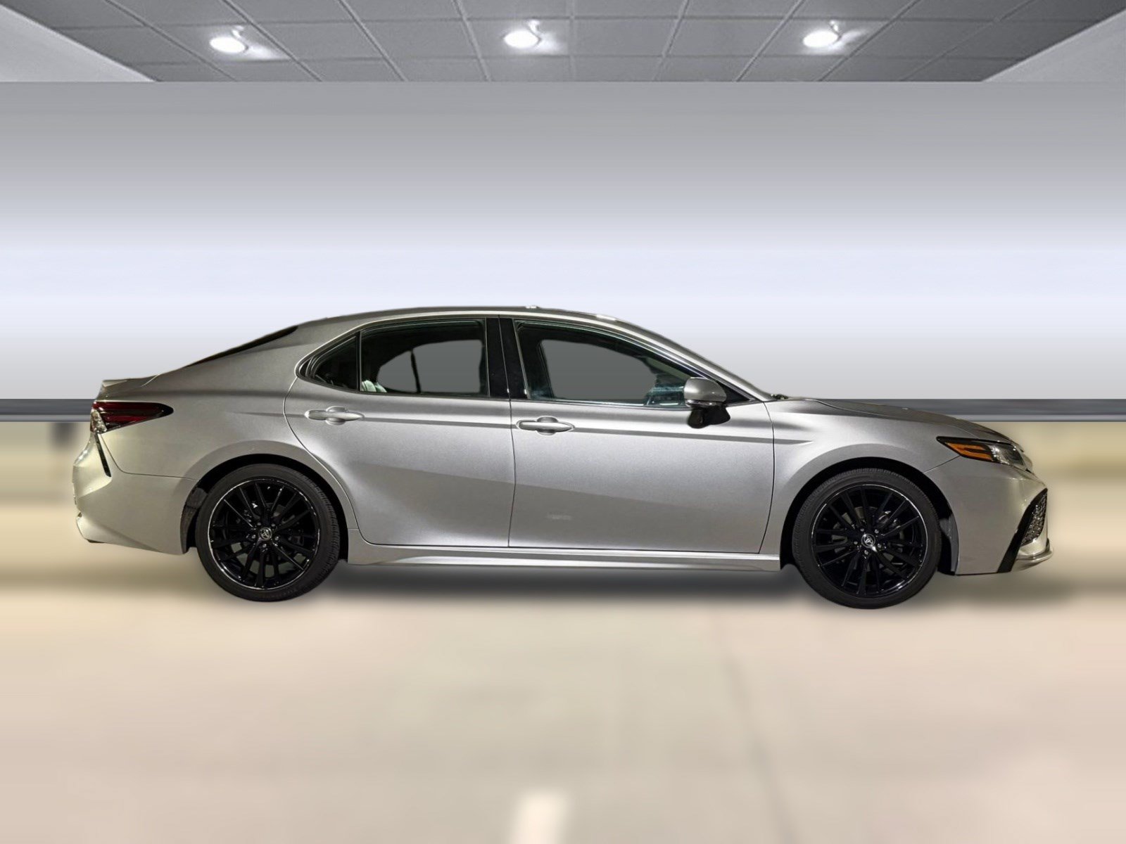 Used 2024 Toyota Camry XSE FWD image 8