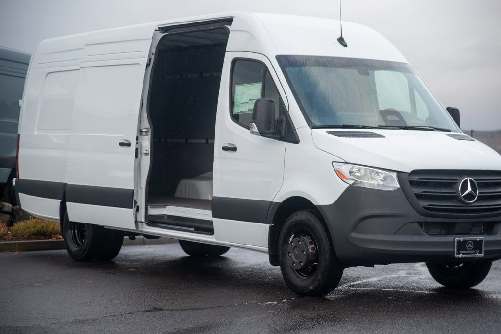 New 2025 Mercedes-Benz Sprinter 4500 image 9