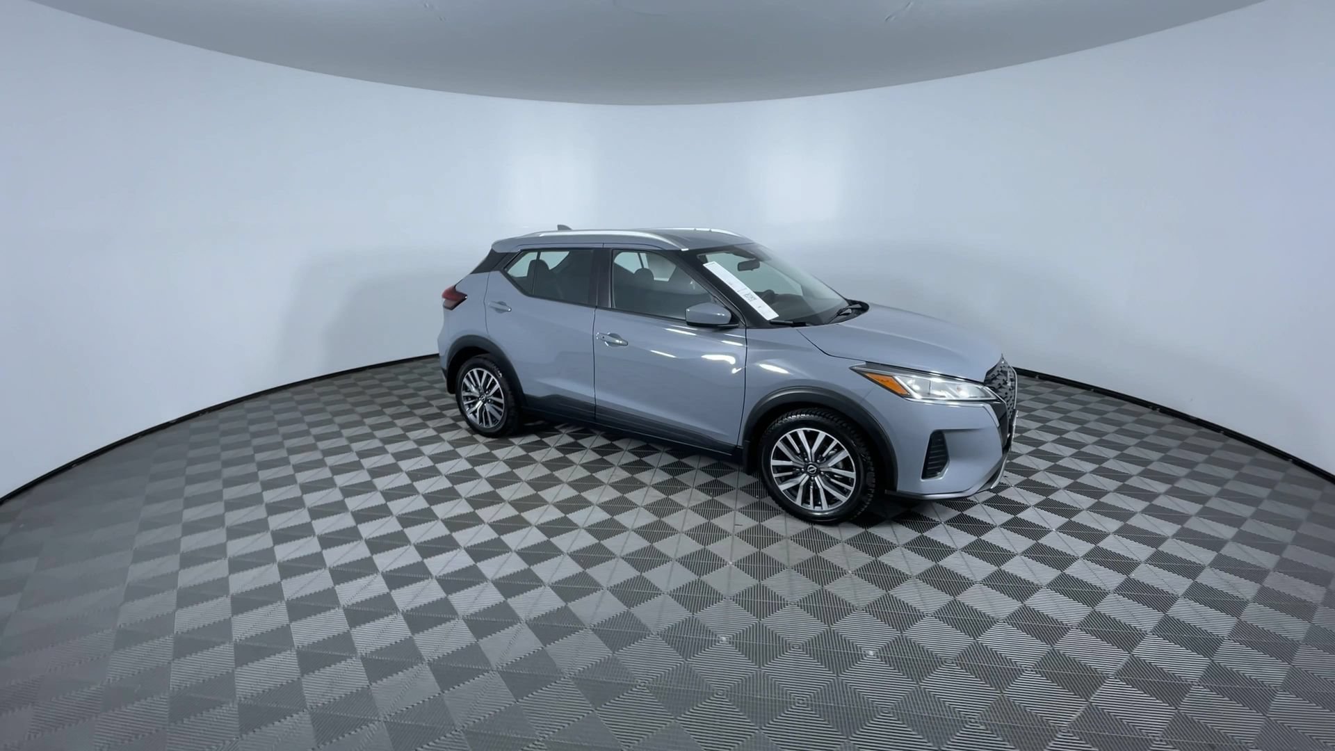 Used 2023 Nissan Kicks SV FWD image 2