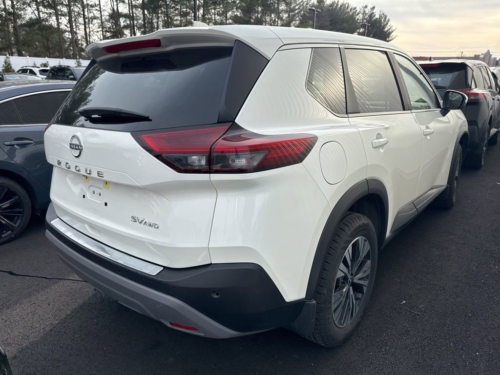 Used 2023 Nissan Rogue SV image 3