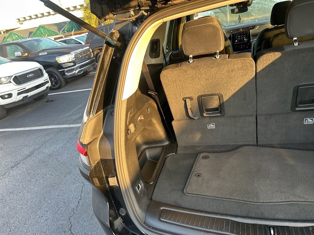 Used 2023 Jeep Grand Cherokee L Laredo image 31