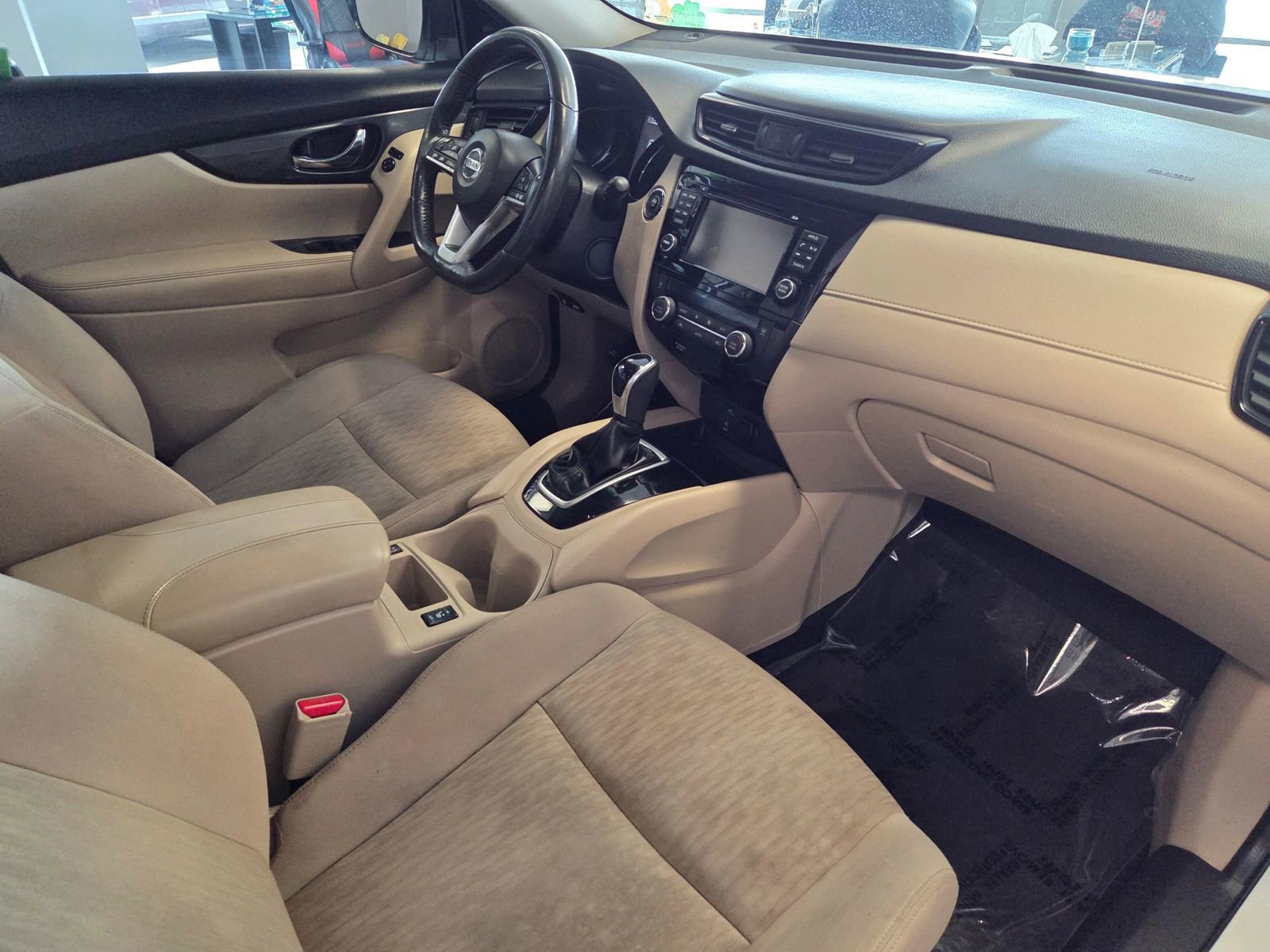 Used 2017 Nissan Rogue SV w/ SV Premium Package image 47