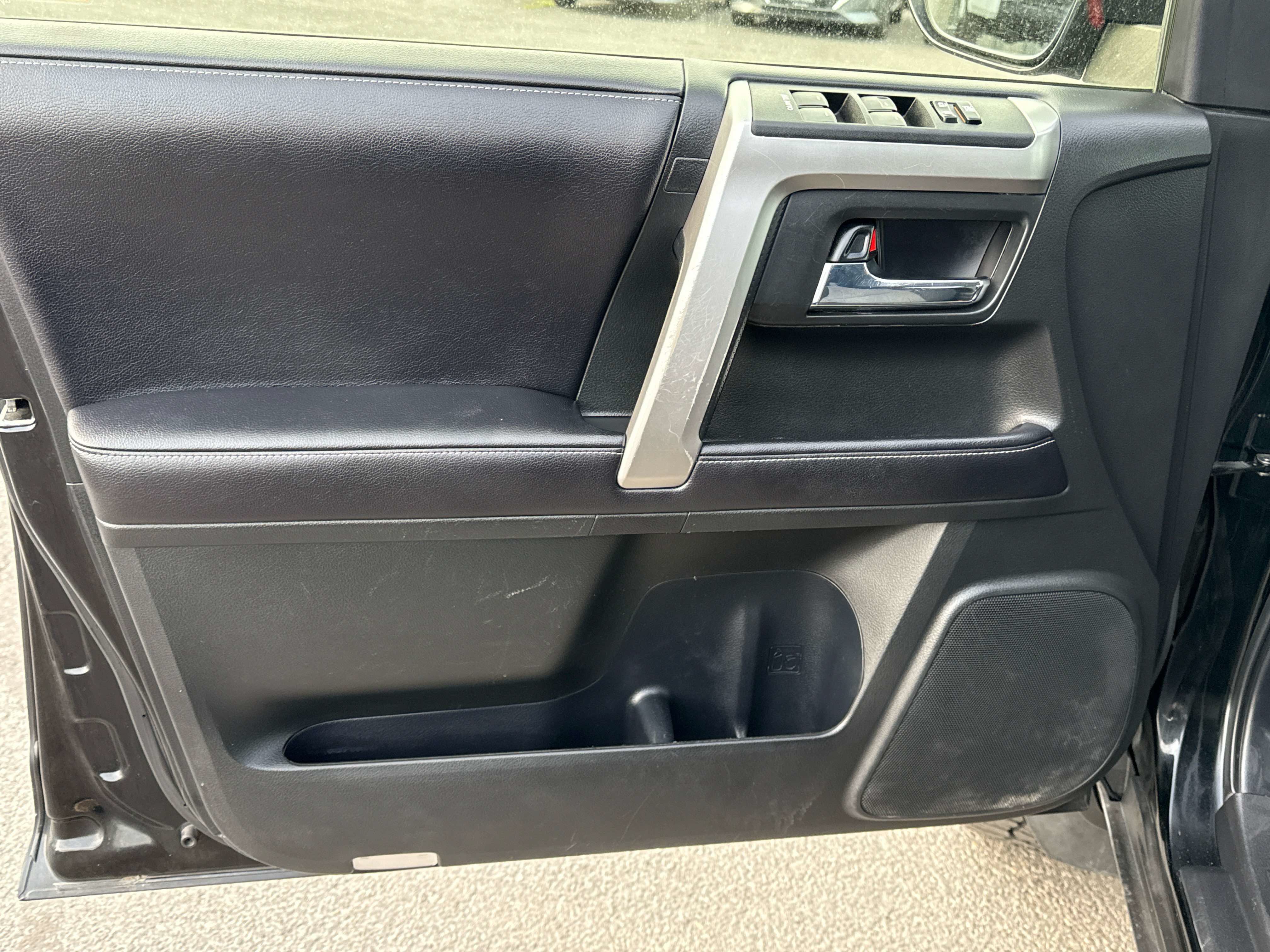Used 2018 Toyota 4Runner SR5 AWD/4WD image 13