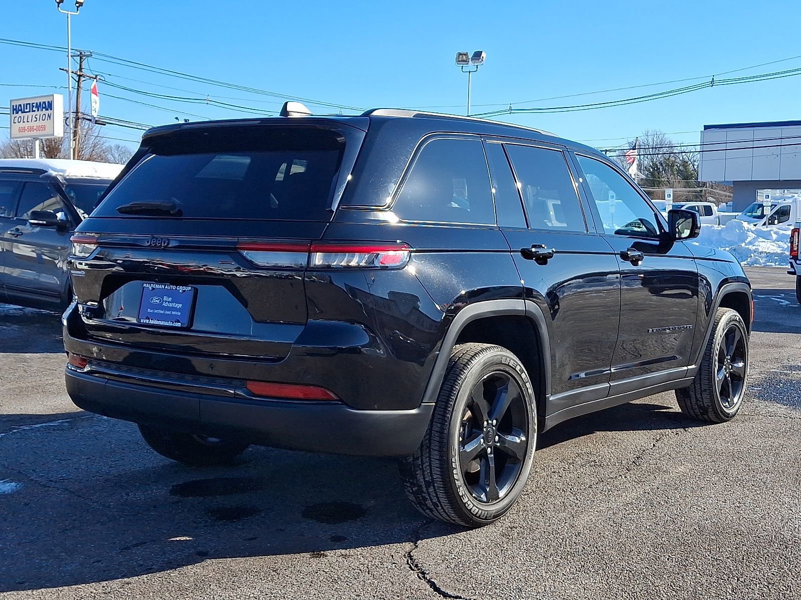 Used 2023 Jeep Grand Cherokee Altitude image 7