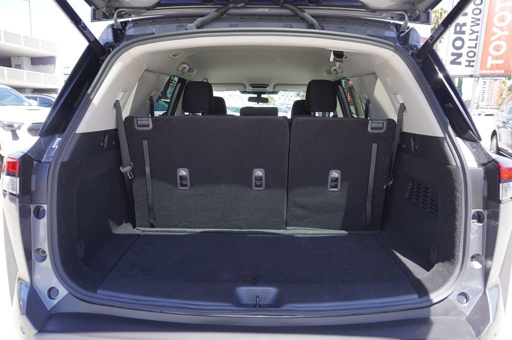 Used 2025 Nissan Pathfinder SV FWD image 9
