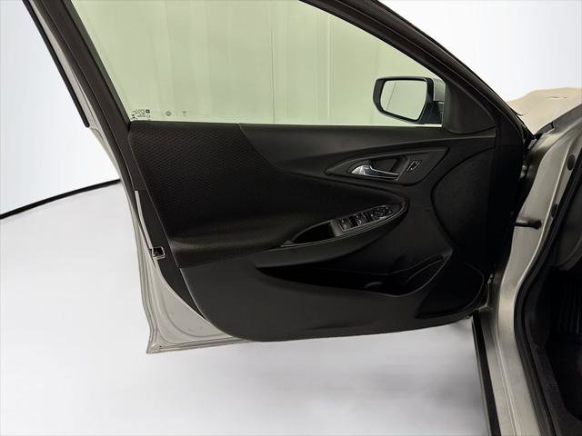 Used 2022 Chevrolet Malibu LT image 24
