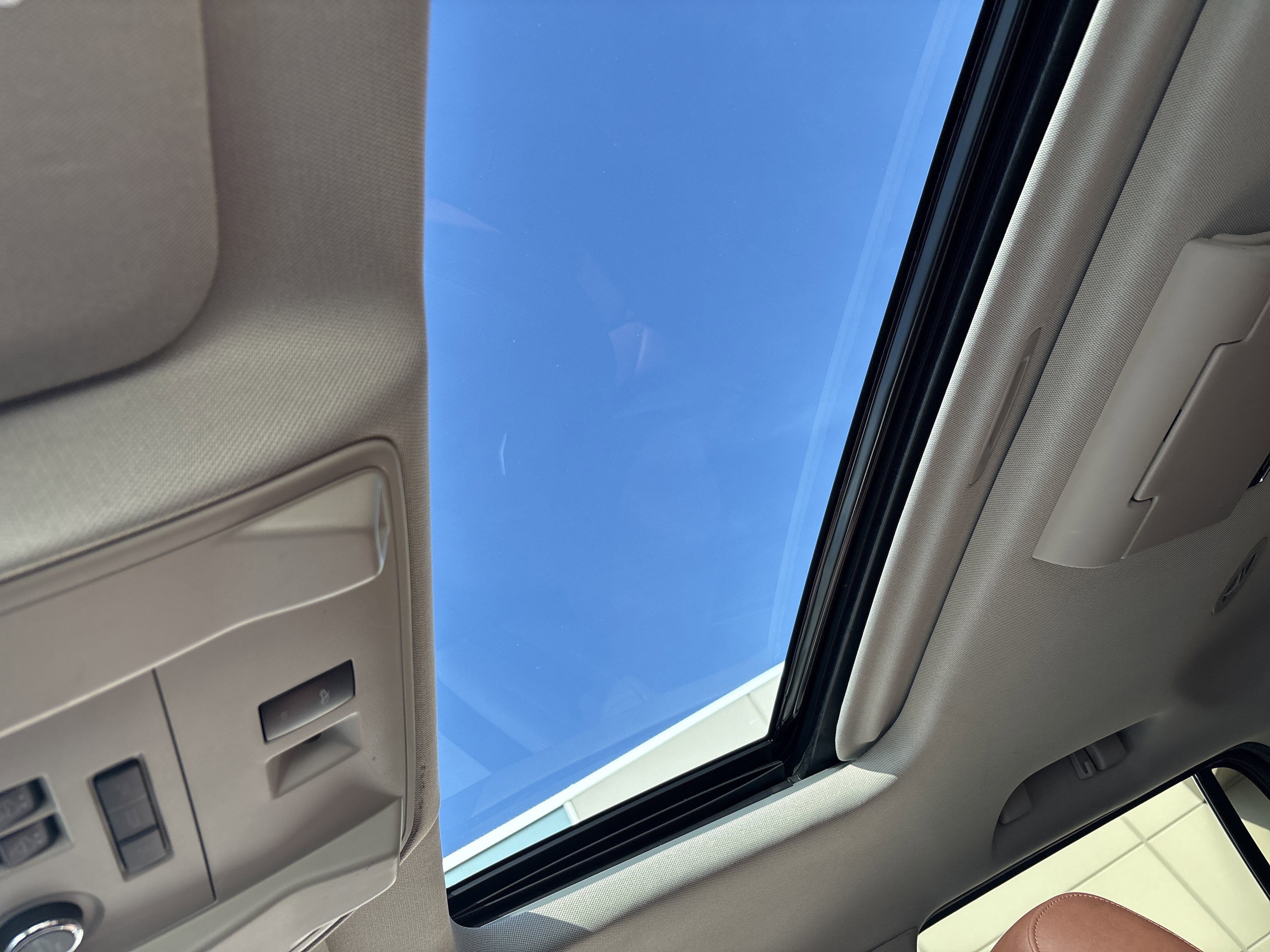 Used 2020 Cadillac Escalade Premium Luxury w/ LPO, Radiant Package image 28