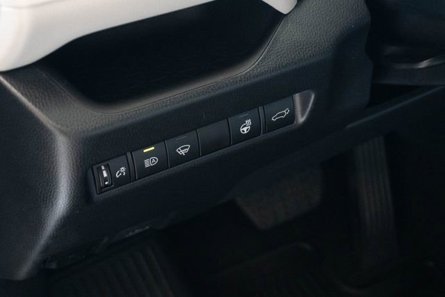 Used 2022 Toyota RAV4 XLE w/ Convenience Package FWD image 17