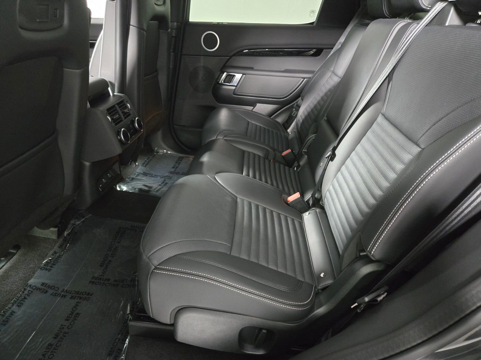 Used 2025 Land Rover Discovery S AWD/4WD image 5