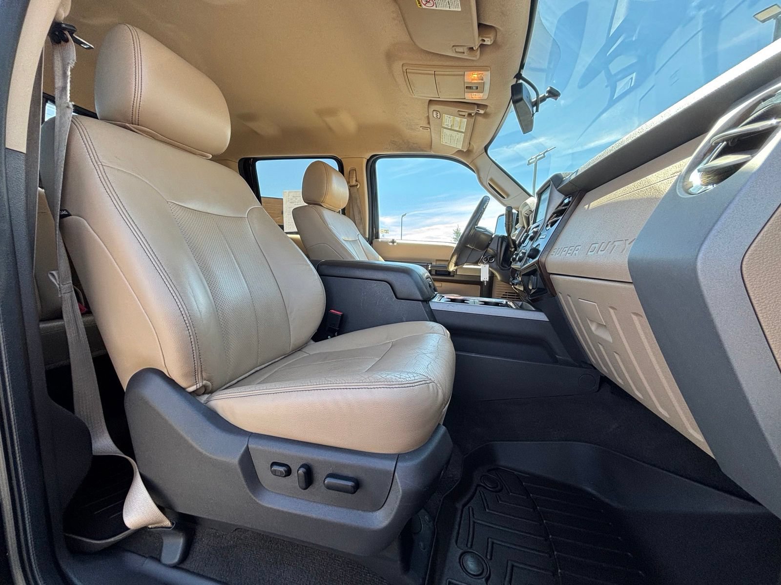 Used 2014 Ford F350 Lariat w/ FX4 Off-Road Package AWD/4WD image 23