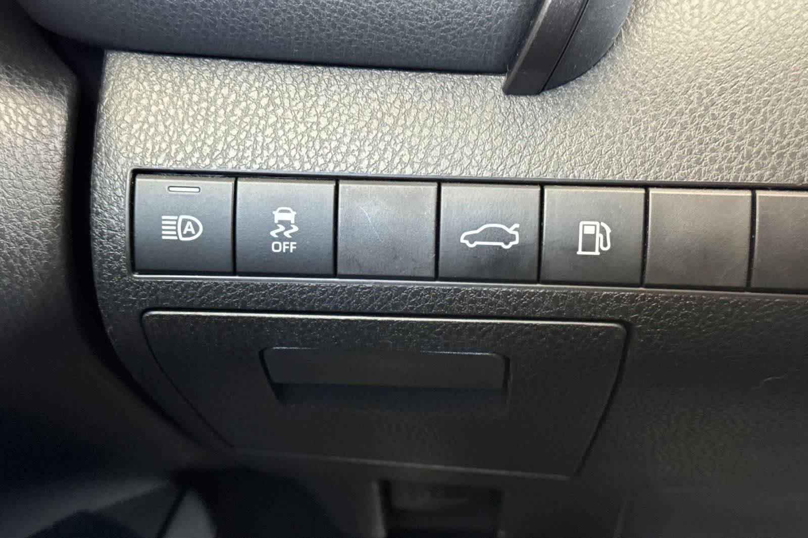 Used 2018 Toyota Camry XSE w/ Accessory Appearance Package FWD image 31