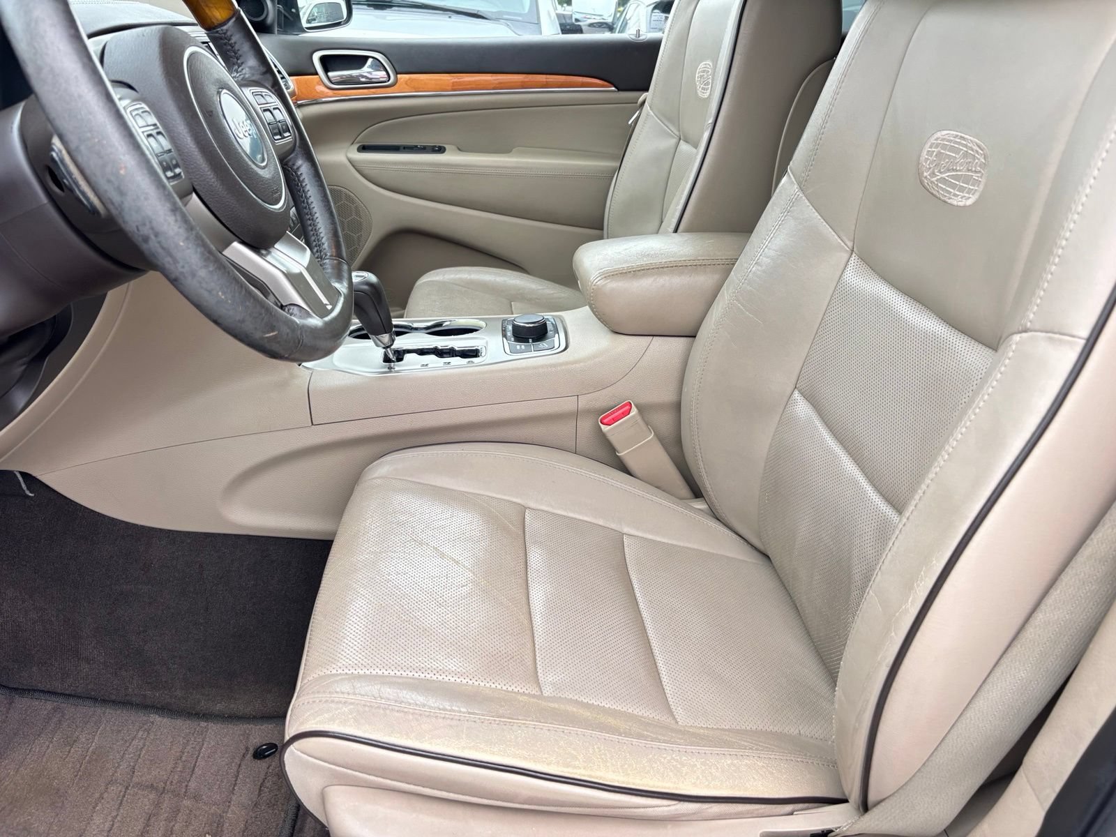 Used 2013 Jeep Grand Cherokee Overland w/ Advance Technology Group AWD/4WD image 14