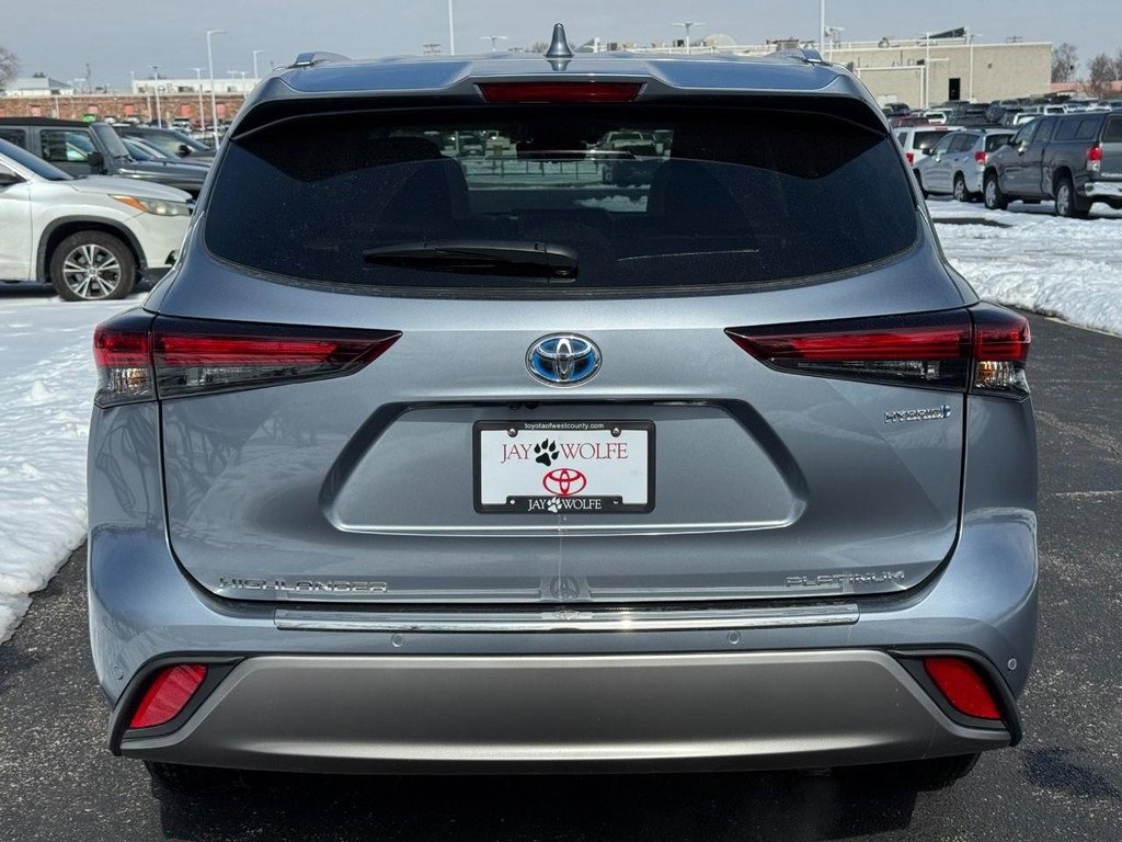 Used 2024 Toyota Highlander Platinum image 7