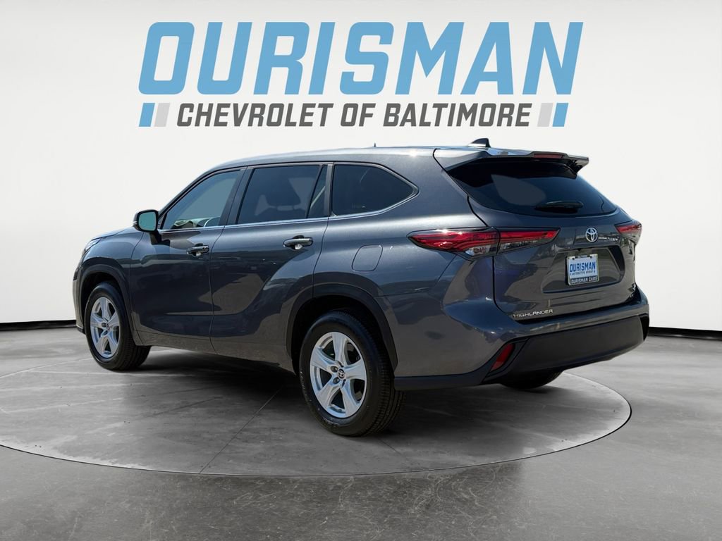 Used 2023 Toyota Highlander LE image 4