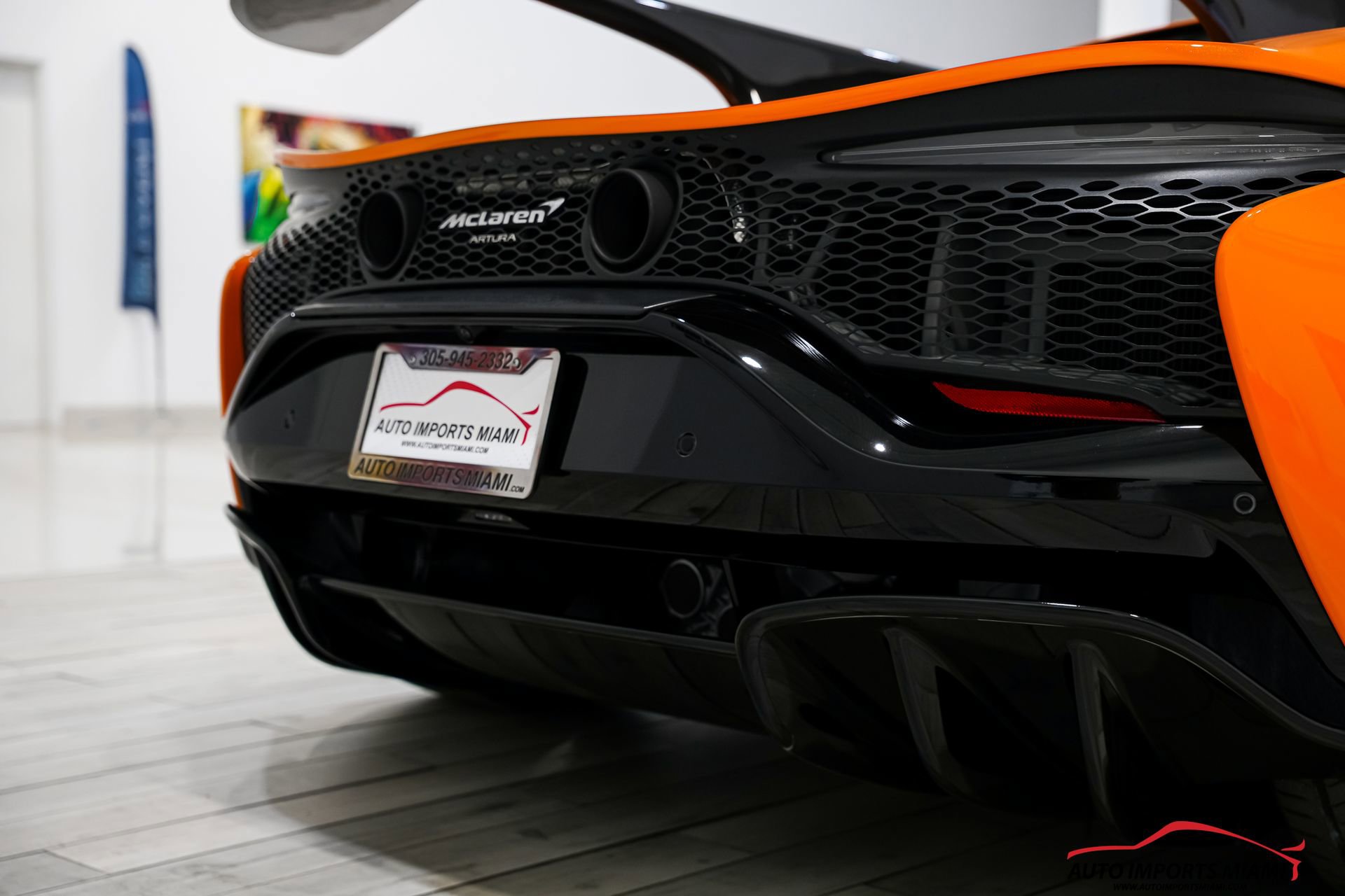 Used 2023 McLaren Artura image 24