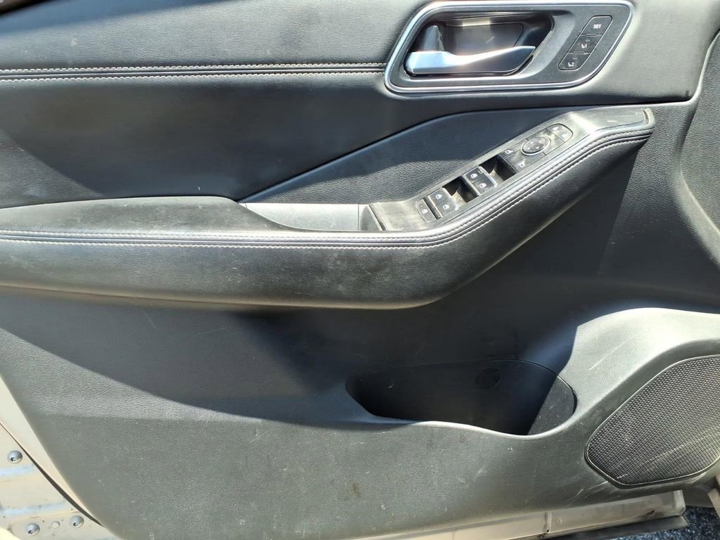 Used 2021 Nissan Rogue SL w/ Premium Package FWD image 14