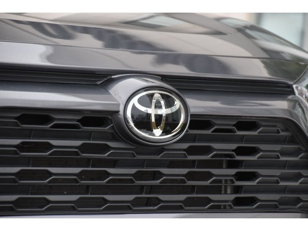 Used 2021 Toyota RAV4 XLE image 10