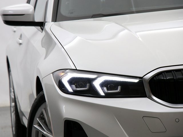 Used 2023 BMW 330i xDrive Sedan image 4