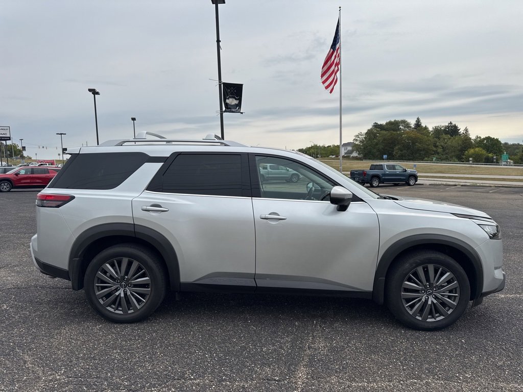 Used 2025 Nissan Pathfinder SL w/ SL Premium Package image 4