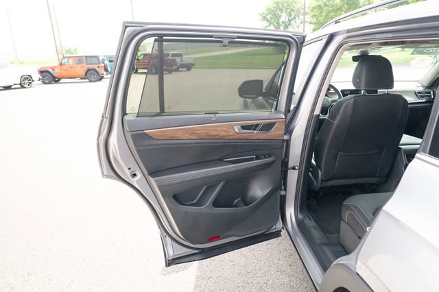 Certified 2025 Volkswagen Atlas SE FWD image 14