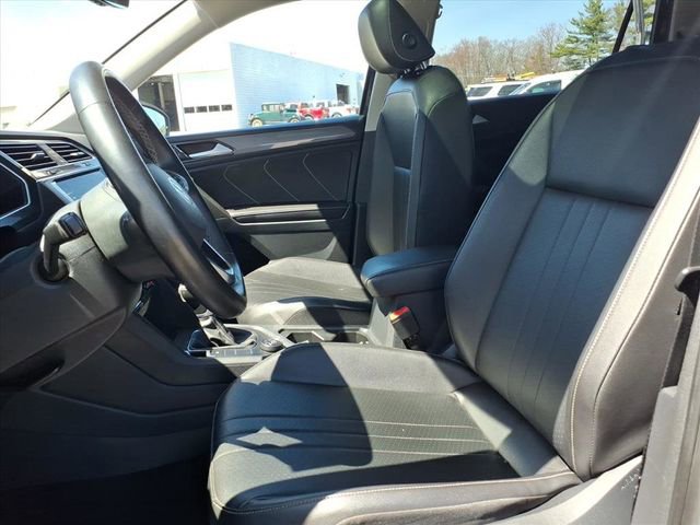 Used 2022 Volkswagen Tiguan SE w/ Panoramic Sunroof Package AWD/4WD image 13