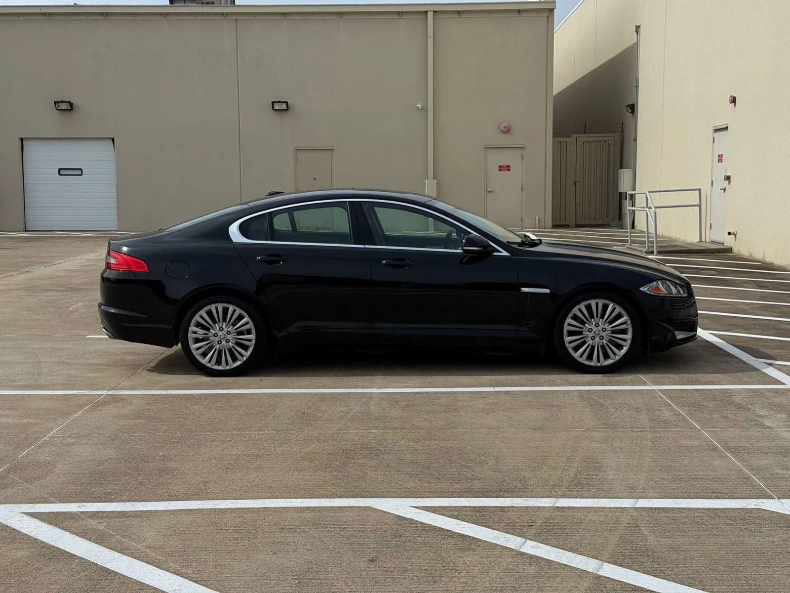 Used 2012 Jaguar XF Portfolio RWD image 8