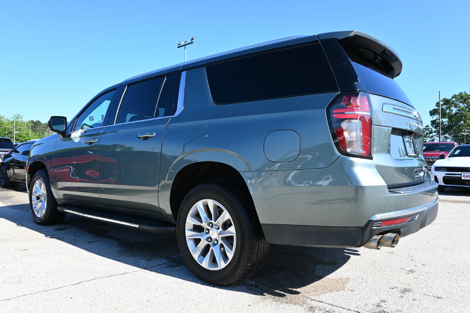 Used 2024 Chevrolet Suburban Premier AWD/4WD image 2