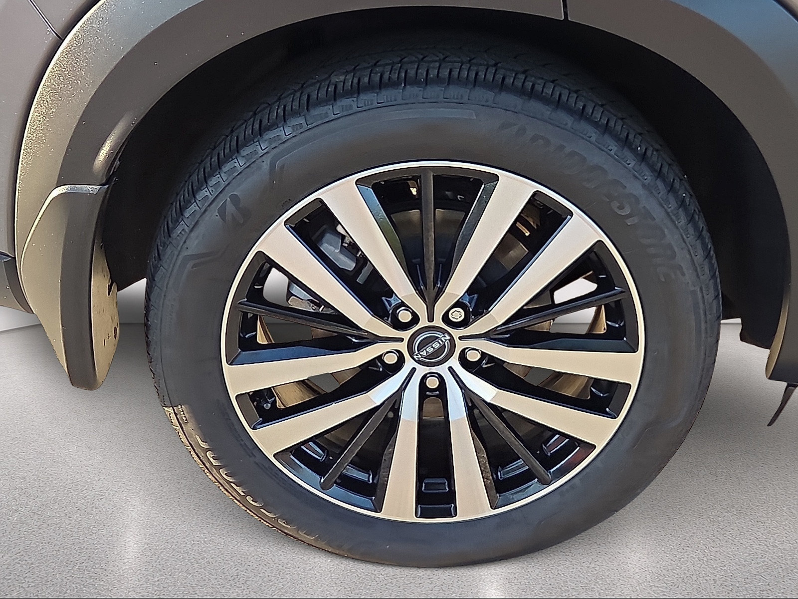 Used 2024 Nissan Pathfinder Platinum w/ Black Appearance Package AWD/4WD image 7