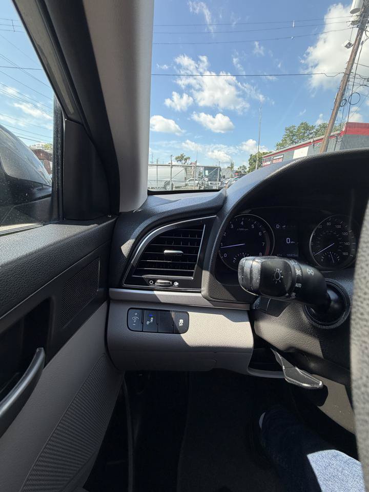 Used 2018 Hyundai Elantra SEL FWD image 12