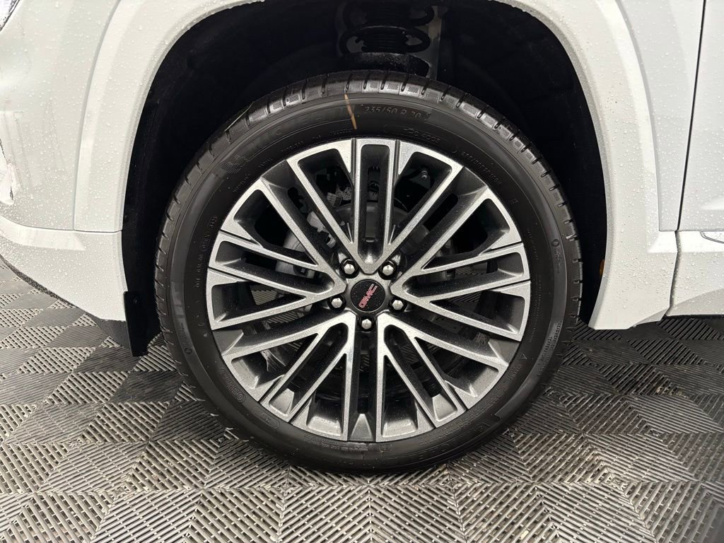 New 2026 GMC Terrain Denali w/ LPO, Black Badging Package image 18