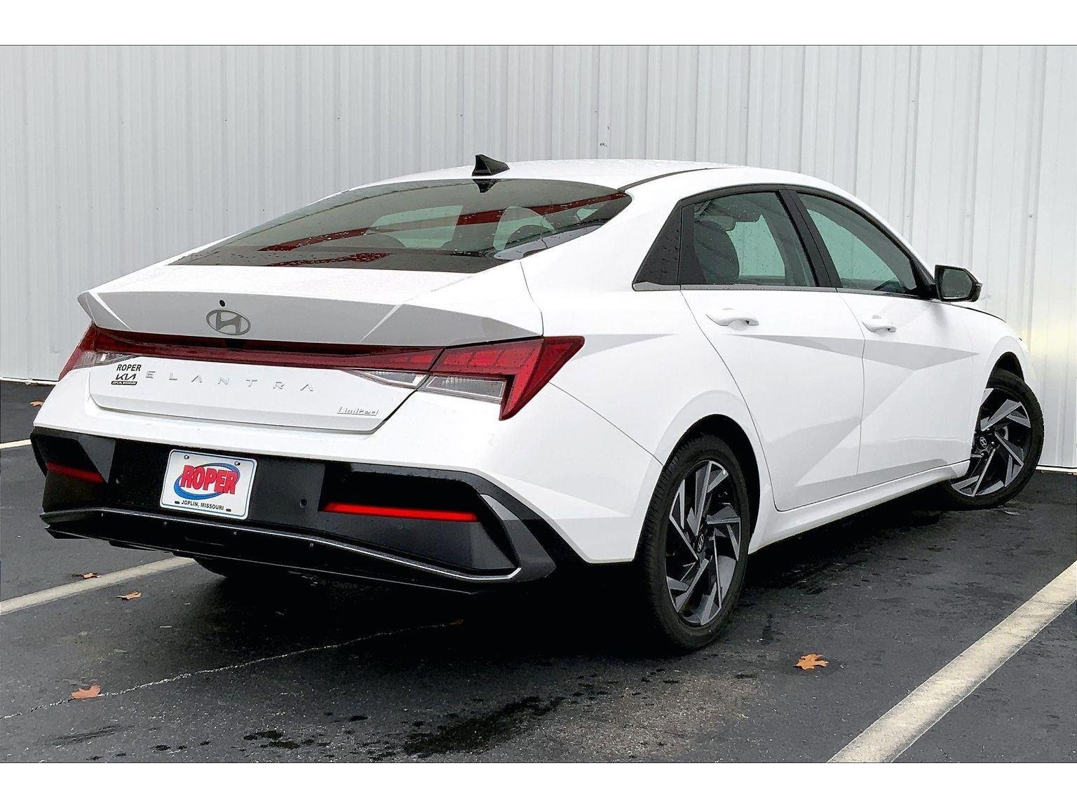 Used 2024 Hyundai Elantra Limited image 11