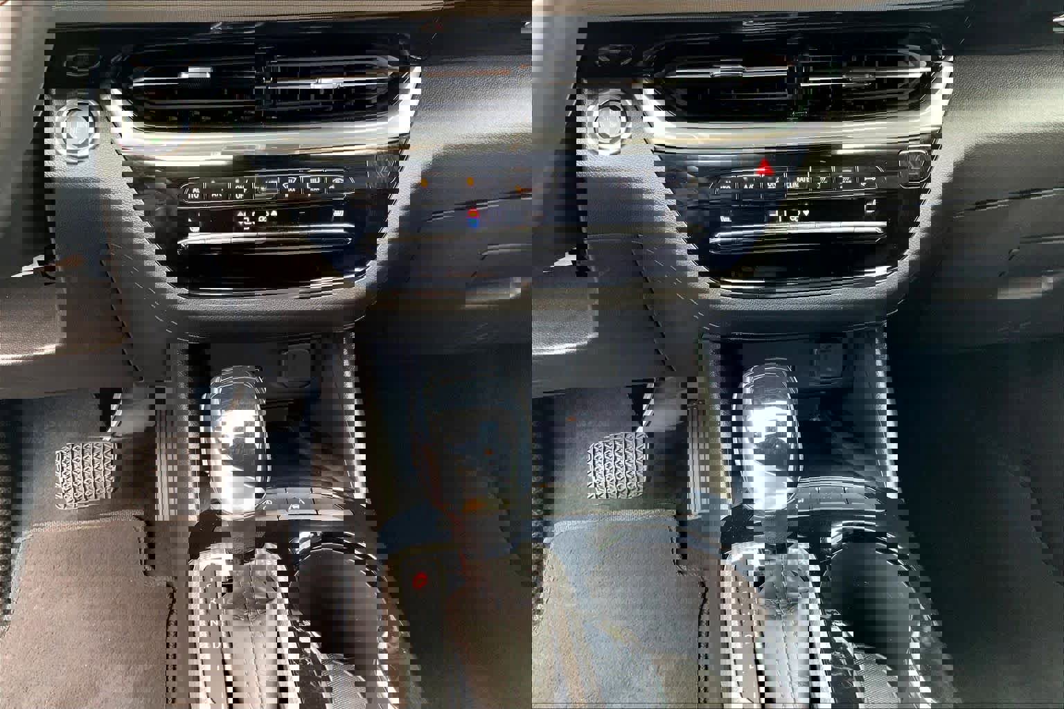 Certified 2025 Buick Envista Avenir image 32