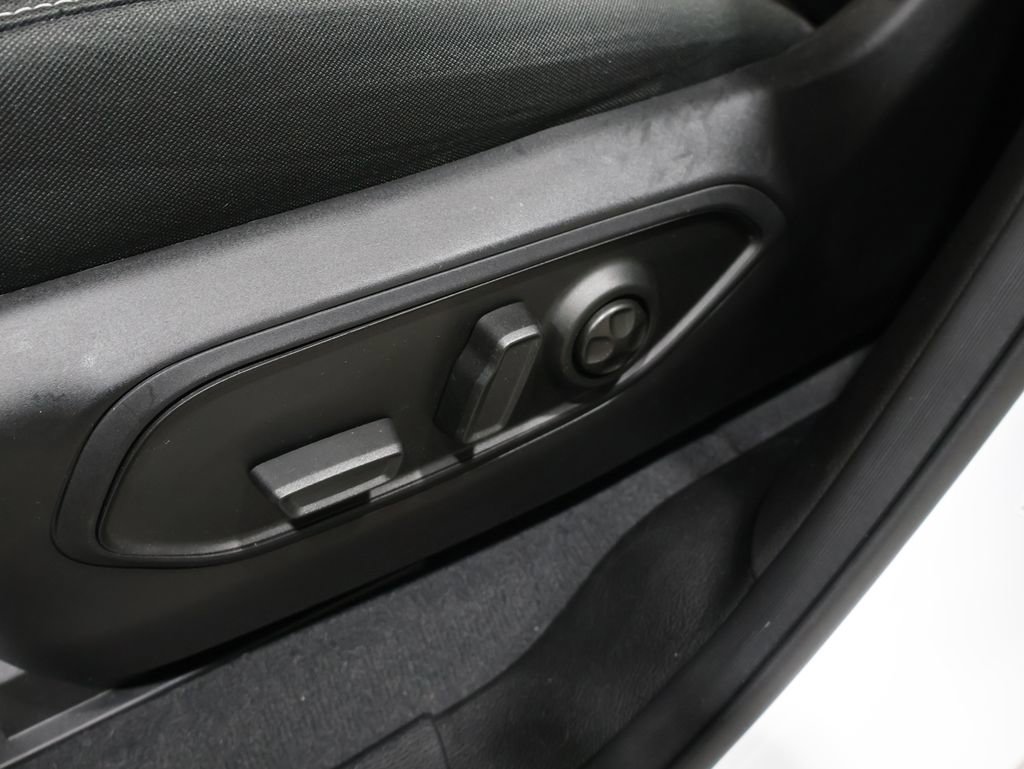 Used 2025 Jeep Grand Cherokee Laredo w/ Luxury Tech Group I image 11