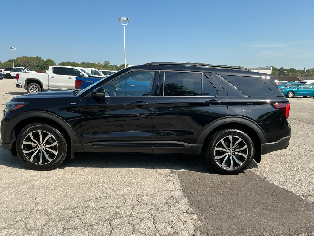New 2026 Ford Explorer ST-Line AWD/4WD image 2