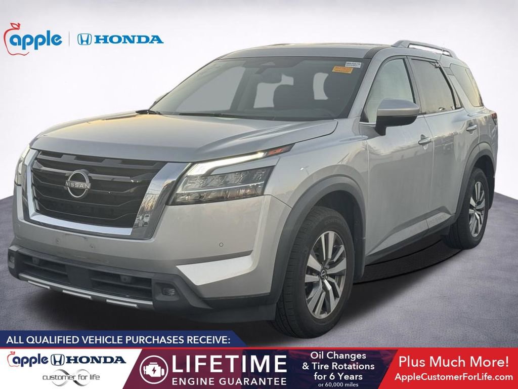 Used 2022 Nissan Pathfinder SL image 3