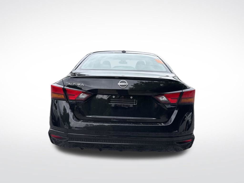 Used 2025 Nissan Altima 2.5 SV FWD image 15