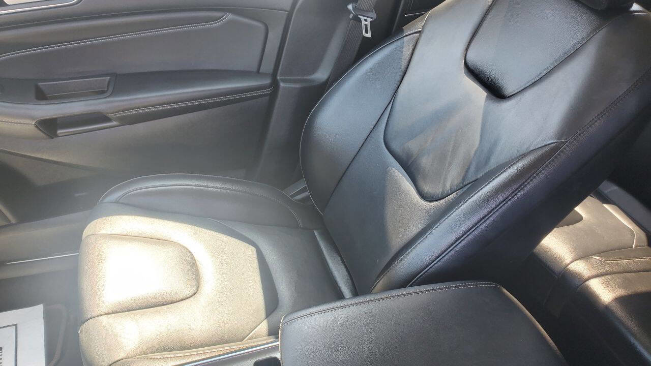 Used 2022 Ford Edge Titanium AWD/4WD image 12